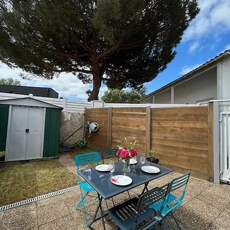 Holiday home Maison Calme Avec Jardinet, Proche Et Parc De - Fr-1-494-56